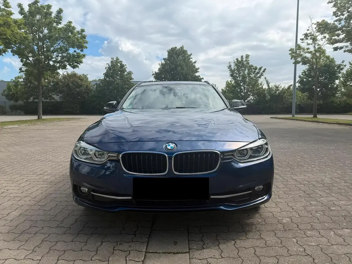 Gebraucht BMW 318 149 PS (109 kW) 2019 Blau Kombi