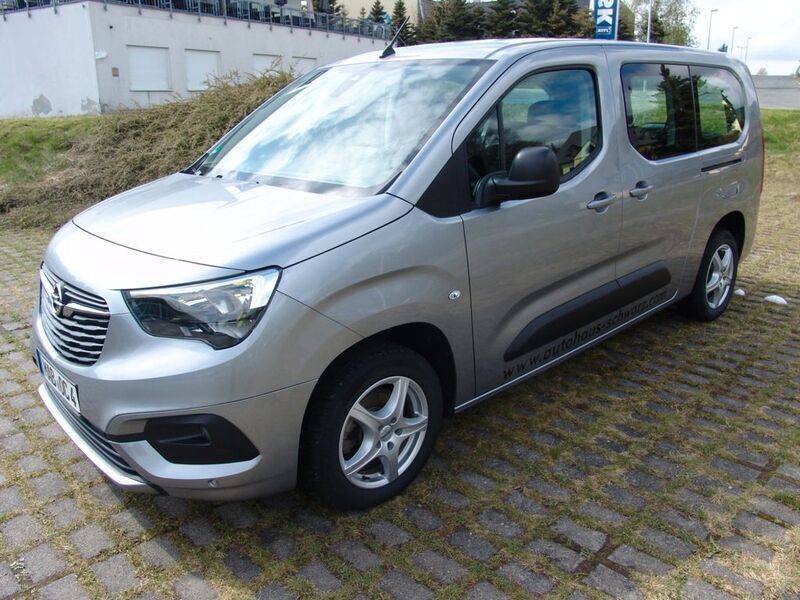 Grau Gebraucht 2022 Opel Combo Life Edition Van / Kleinbus | 28.900 € - Bild 1/4