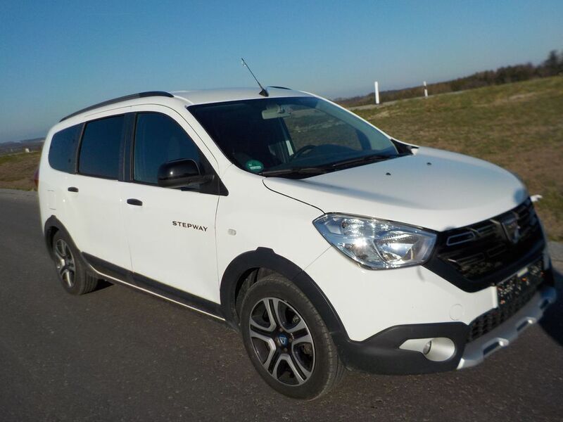 Weiß Gebraucht 2021 Dacia Lodgy Stepway Van / Kleinbus | 10.900 € (Guter Preis) - Bild 1/4
