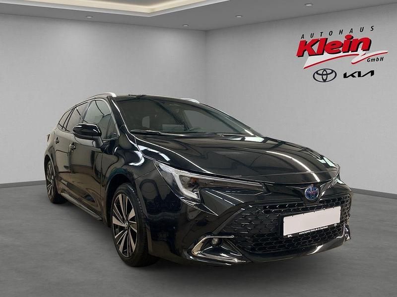 Neu Toyota Corolla 141 PS (103 kW) 2025 Schwarz Kombi