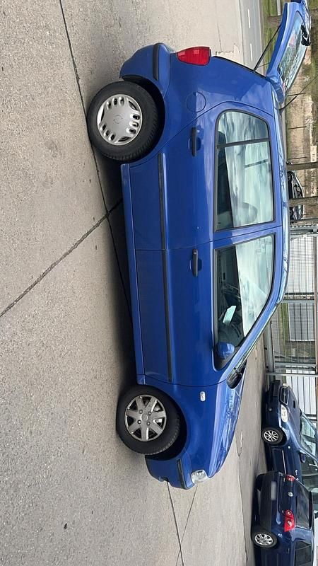 Gebraucht VW Polo 60 PS (44 kW) 2000 Blau Limousine