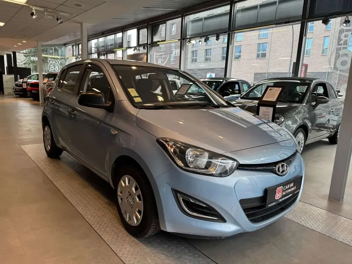 Gebraucht Hyundai i20 Edition 86 PS (63 kW) 2013 Blau Kleinwagen
