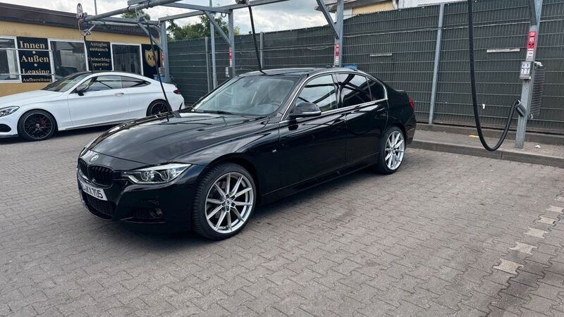 Schwarz Gebraucht 2017 BMW 330 M Sport Limousine | 21.900 € (Guter Preis) - Bild 1/4