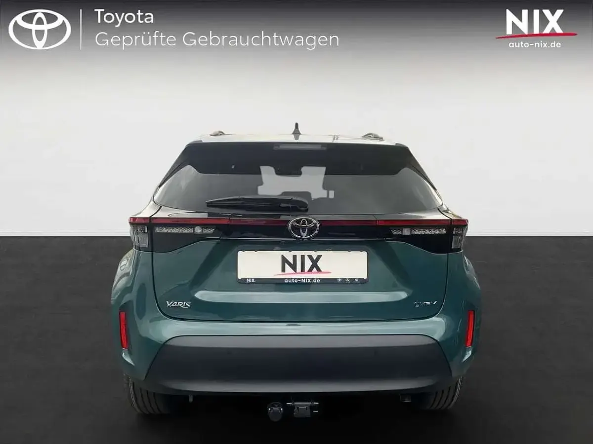 Neu Toyota Yaris Cross 131 PS (96 kW) 2026 Everrest green SUV