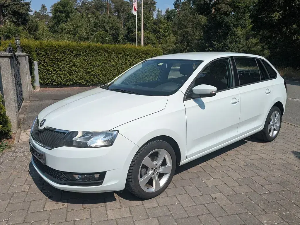 Gebraucht Skoda Rapid Cool Edition 95 PS (69 kW) 2019 Weiß Kleinwagen