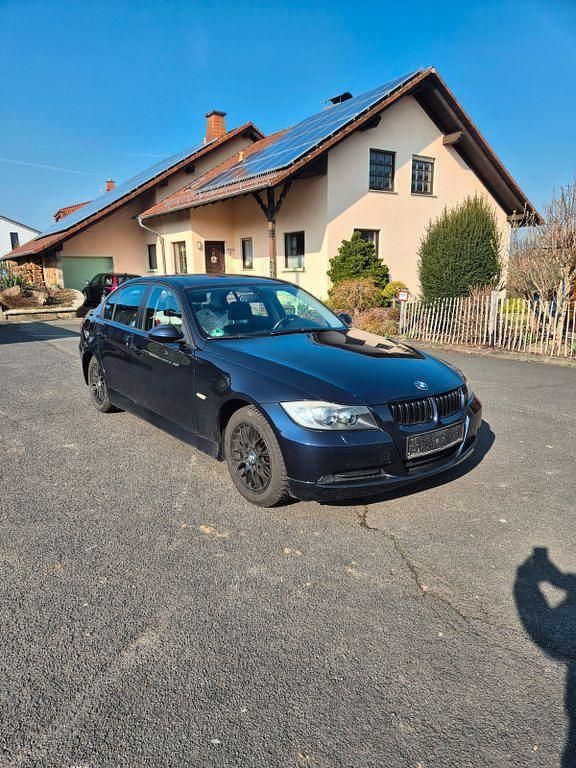 Gebraucht BMW 320 150 PS (110 kW) 2006 Blau Limousine
