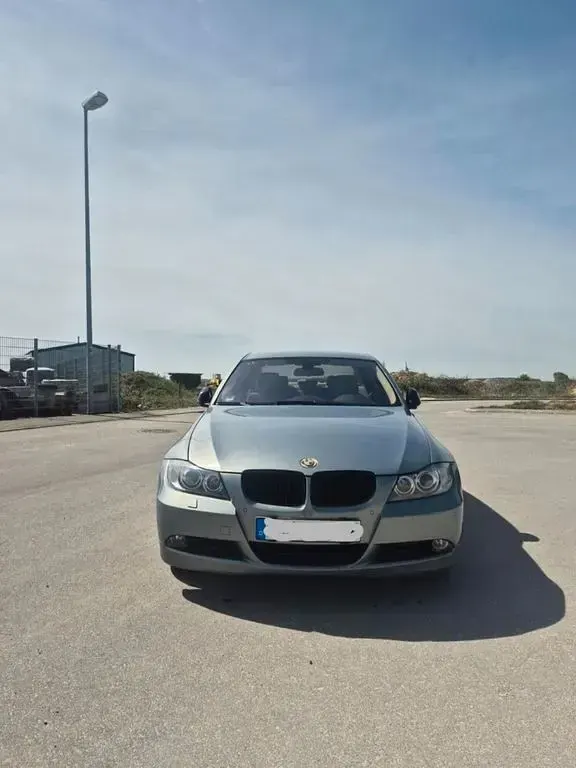 Brugt BMW 318 129 HK (94 kW) 2007 Grå Sedan