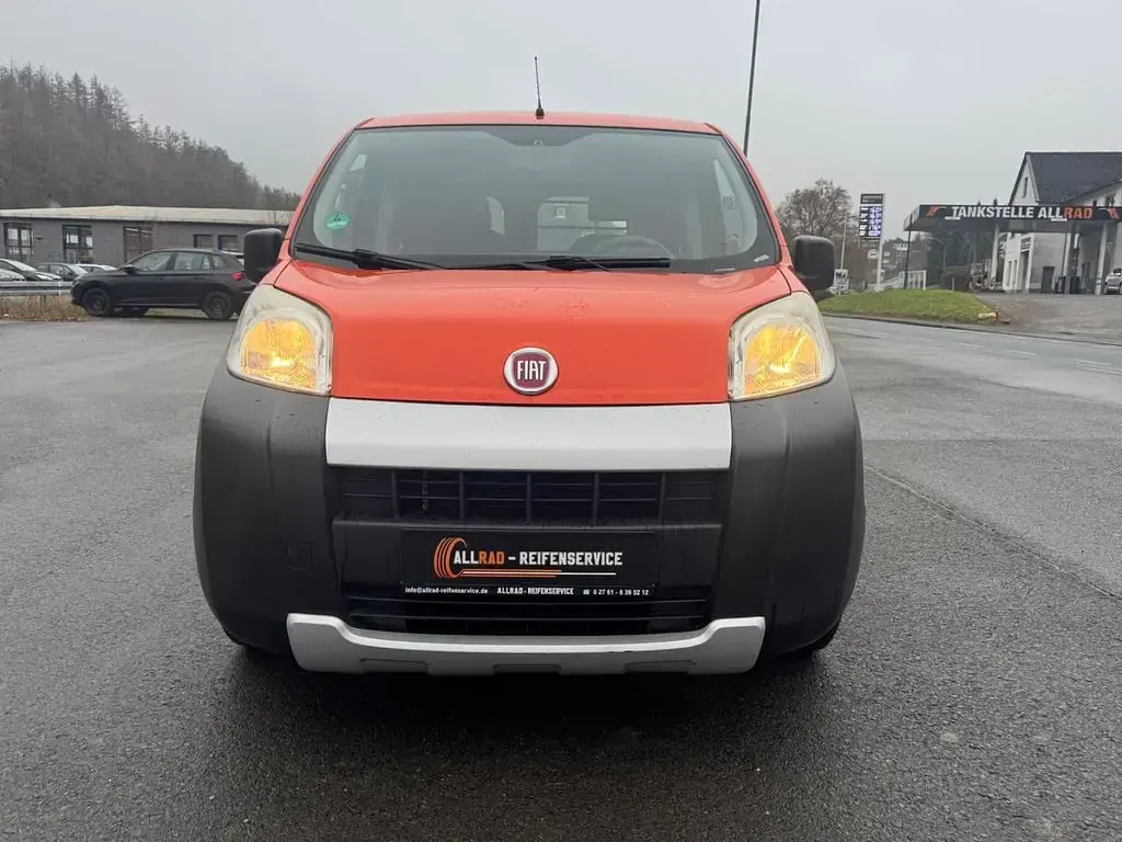 Gebraucht Fiat Fiorino Basis 73 PS (53 kW) 2013 Orange Van / Kleinbus