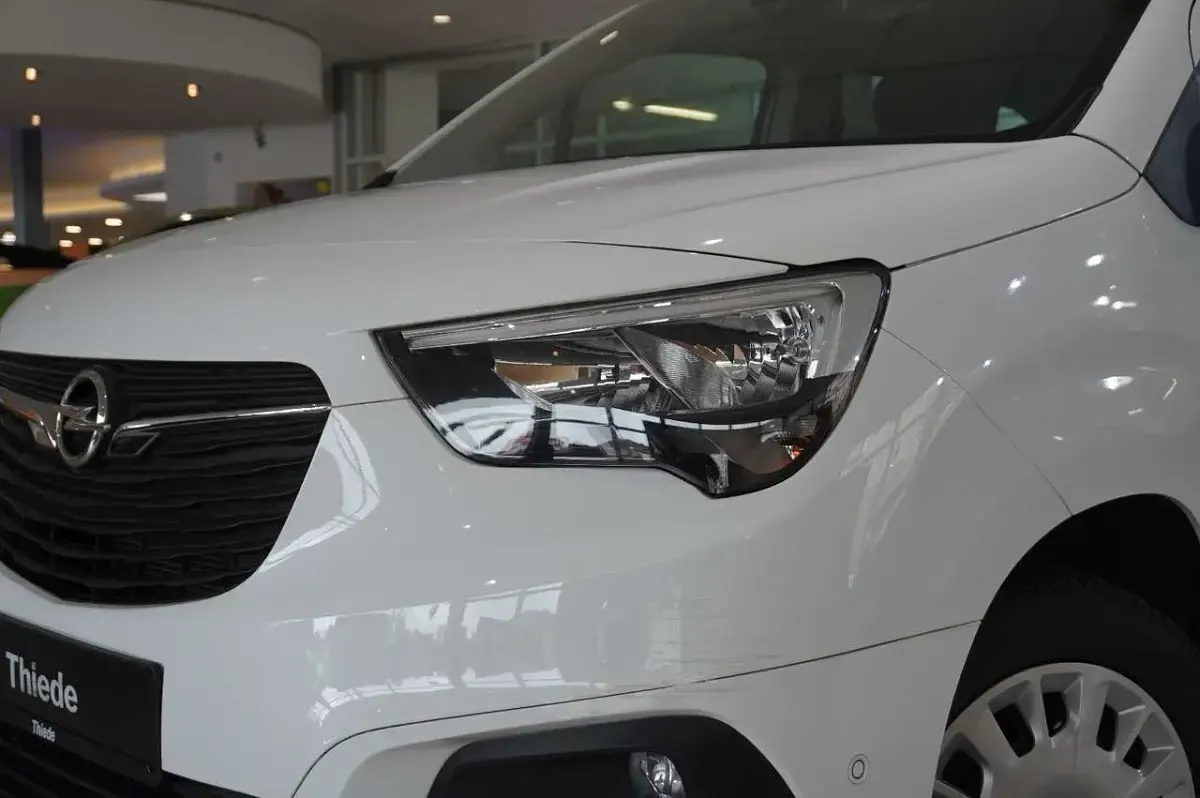Gebraucht Opel Combo Life Elegance 131 PS (96 kW) 2022 Weiß Van / Kleinbus