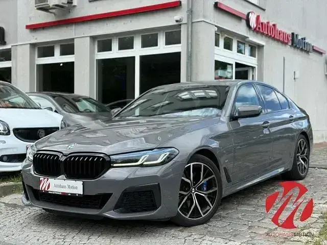 Gebraucht BMW 520 M Sport 190 PS (139 kW) 2021 Berninagrau bernsteineffekt me Limousine