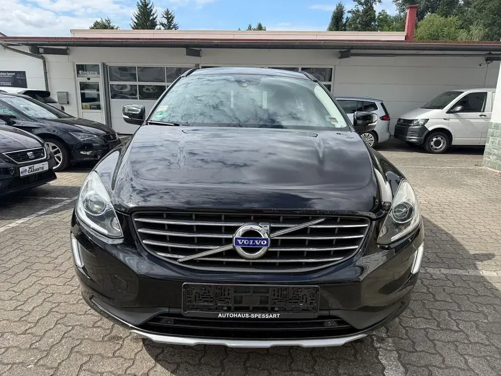 Gebraucht Volvo XC60 Momentum 190 PS (139 kW) 2017 Schwarz SUV