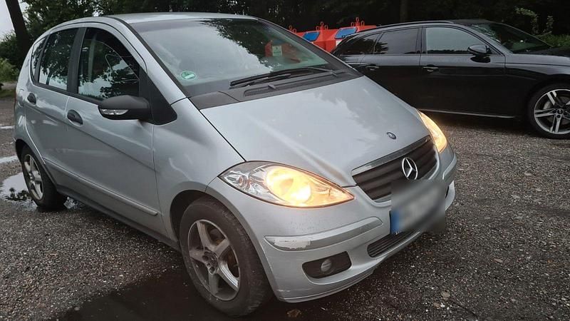 Silber Gebraucht 2006 Mercedes A180 Kleinwagen | 3.999 € (Fairer Preis) - Bild 1/4