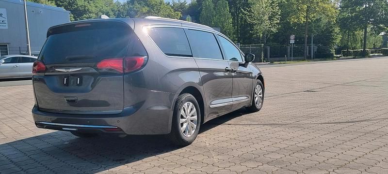 Second-hand Chrysler Pacifica 291 CP (214 kW) 2016 Gri Monovolum