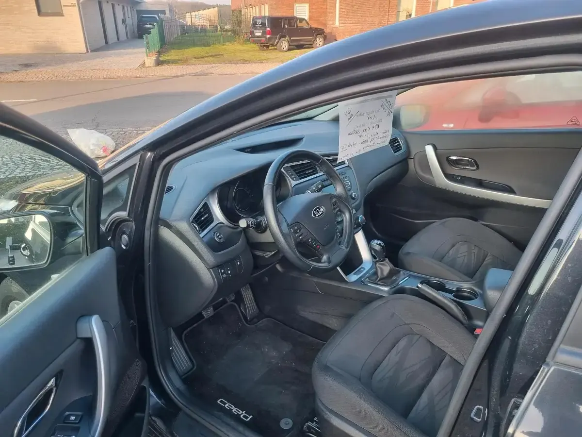 Używany Kia Ceed 101 KM (74 kW) 2016 Czarny Hatchback