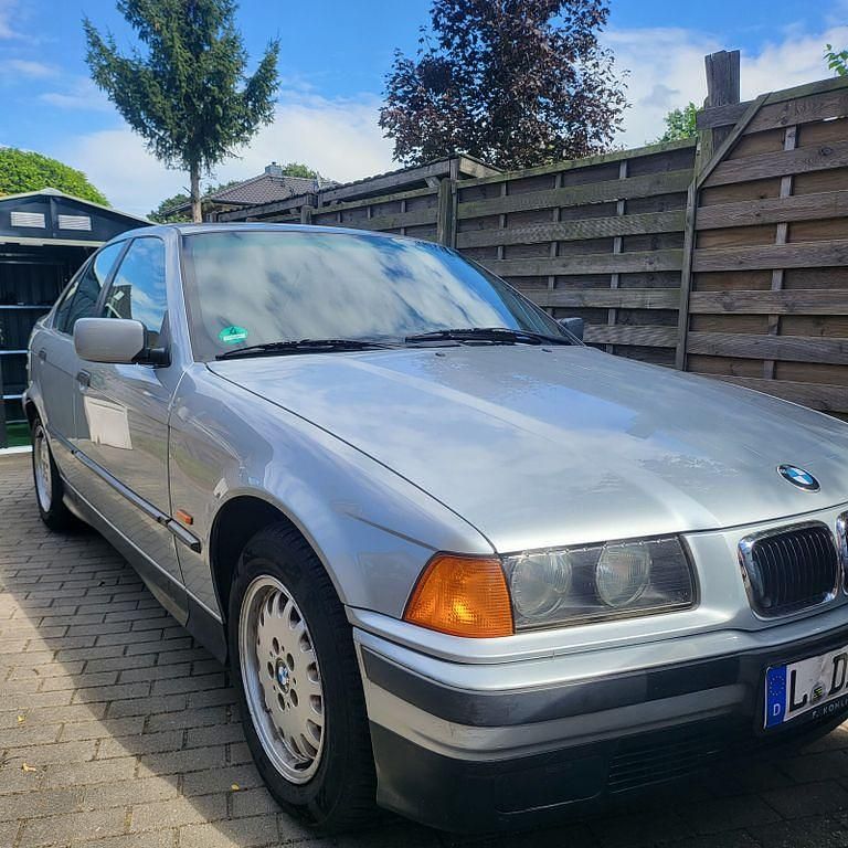 Silber Gebraucht 1998 BMW 318 Limousine | 3.990 € (Teuer) - Bild 1/4