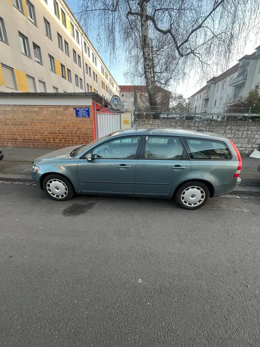 Gebraucht Volvo V50 136 PS (100 kW) 2006 Grün Kombi
