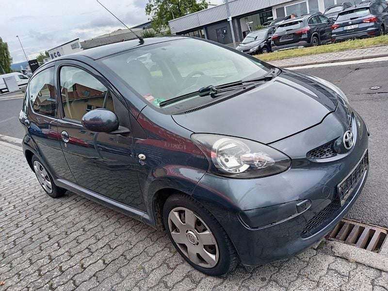 Grau Gebraucht 2006 Toyota Aygo Kleinwagen | 500 € (Guter Preis) - Bild 1/4