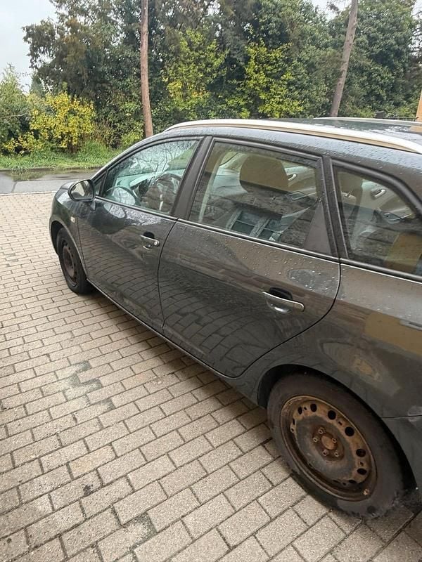 Gebraucht Seat Ibiza 90 PS (66 kW) 2012 Andere farben Limousine