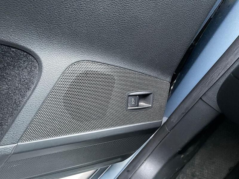 Gebraucht VW Passat Comfortline 122 PS (89 kW) 2011 Blau Limousine