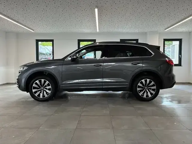 Neu VW Touareg Elegance 286 PS (210 kW) 2026 Tamarindenbraun SUV