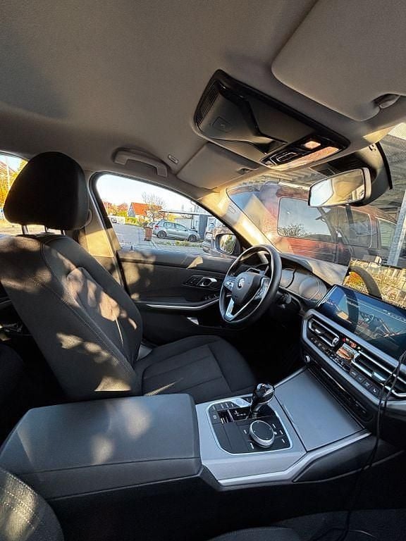 Gebraucht BMW 318 156 PS (114 kW) 2020 Grau Kombi