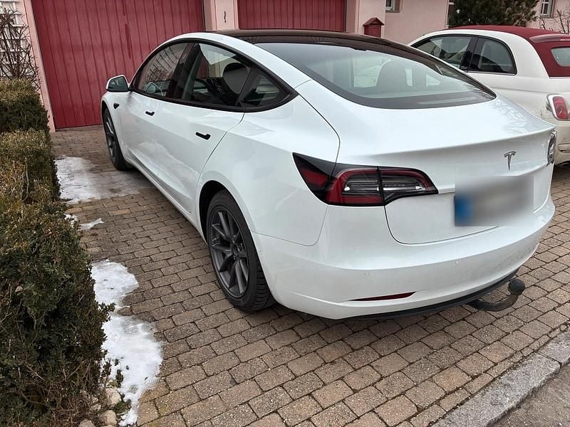 Gebraucht Tesla Model 3 Standard Range 239 kW (325 PS) 2022 Weiß Limousine