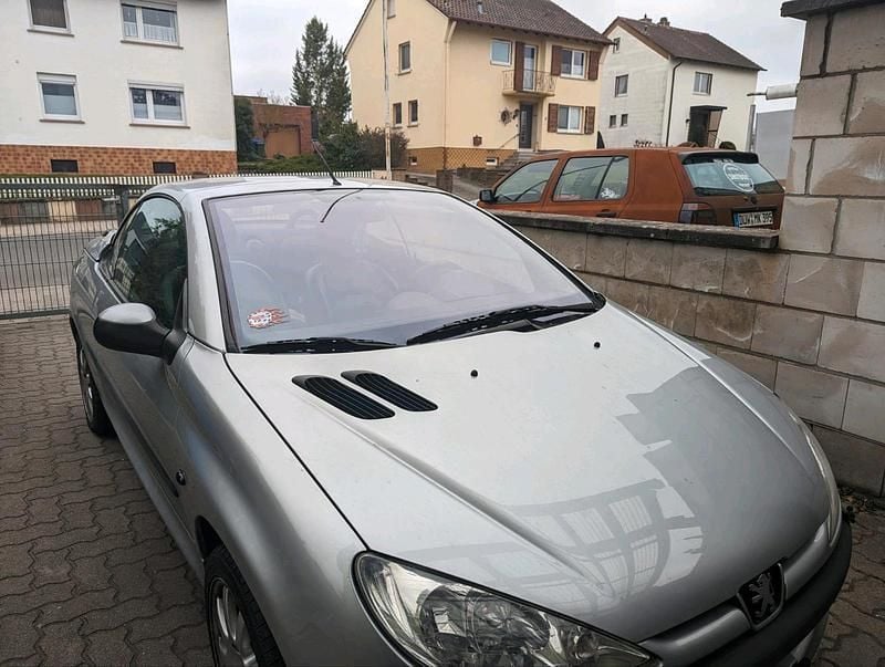 Gebraucht Peugeot 206 CC 136 PS (100 kW) 2001 Silber Cabrio