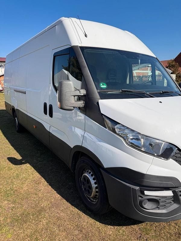 Gebraucht Iveco Daily 145 PS (106 kW) 2015 Weiß Limousine