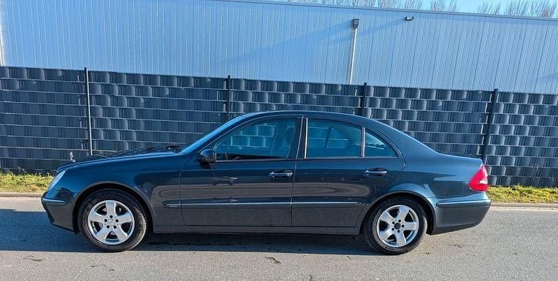 Gebraucht Mercedes E240 Elegance 177 PS (130 kW) 2005 Blau Limousine