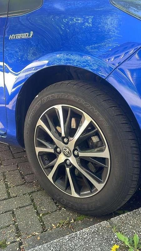 Gebraucht Toyota Yaris Hybrid 75 PS (55 kW) 2018 Blau Limousine