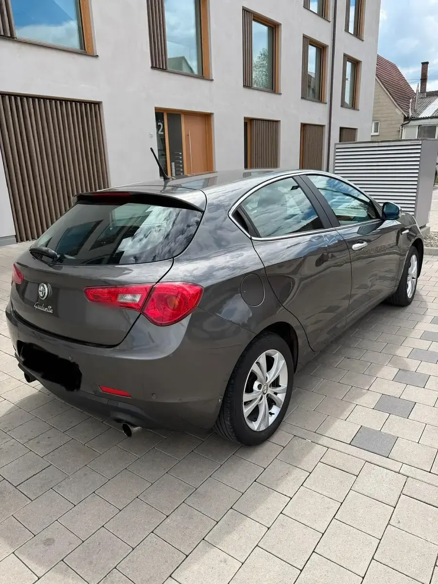 Gebraucht Alfa Romeo Giulietta 140 PS (102 kW) 2011 Grau Kleinwagen
