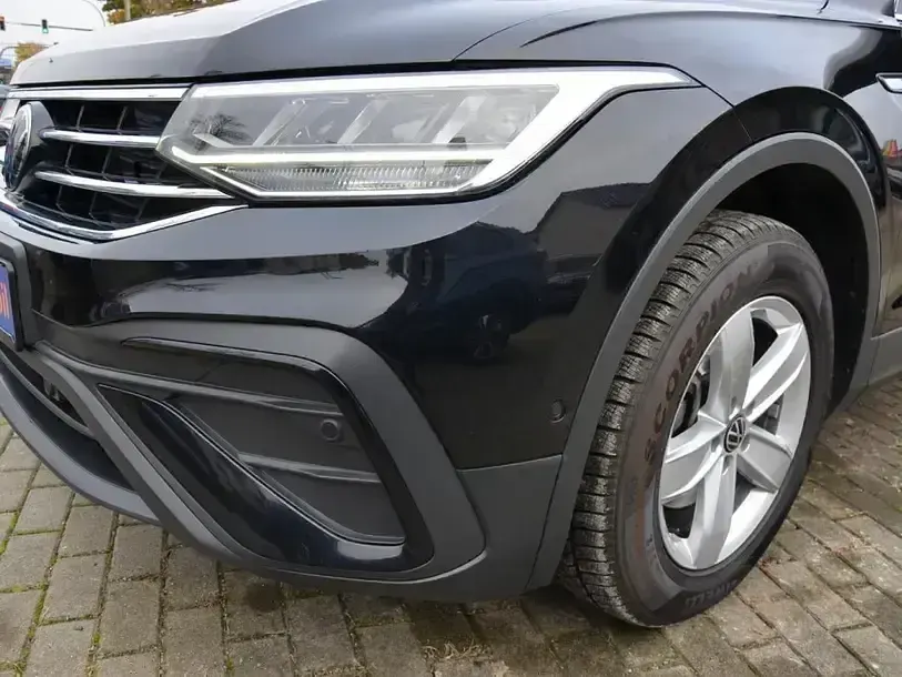 Gebraucht VW Tiguan Allspace Life 150 PS (110 kW) 2022 Deep black perleffekt (metallic) SUV