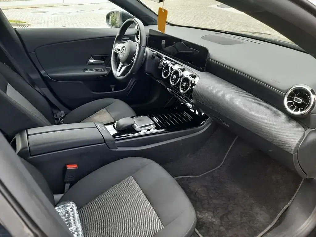 Gebraucht Mercedes CLA200 Shooting Brake 150 PS (110 kW) 2021 Schwarz Kombi