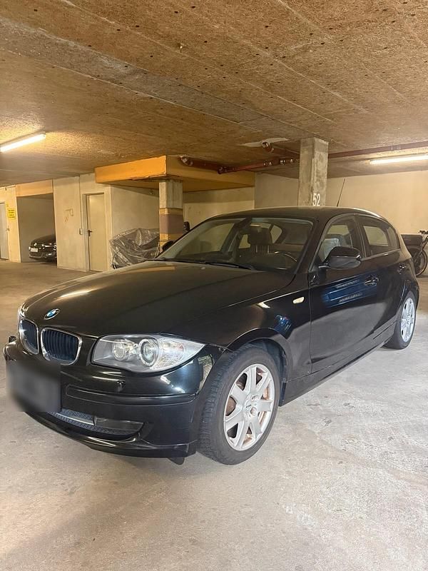 Gebraucht BMW 118 143 PS (105 kW) 2011 Schwarz Kleinwagen