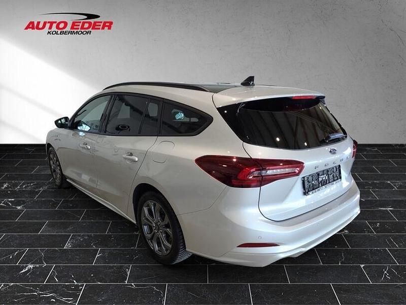 Gebraucht Ford Focus ST-Line 155 PS (114 kW) 2023 Polarsilber (silber) Kombi