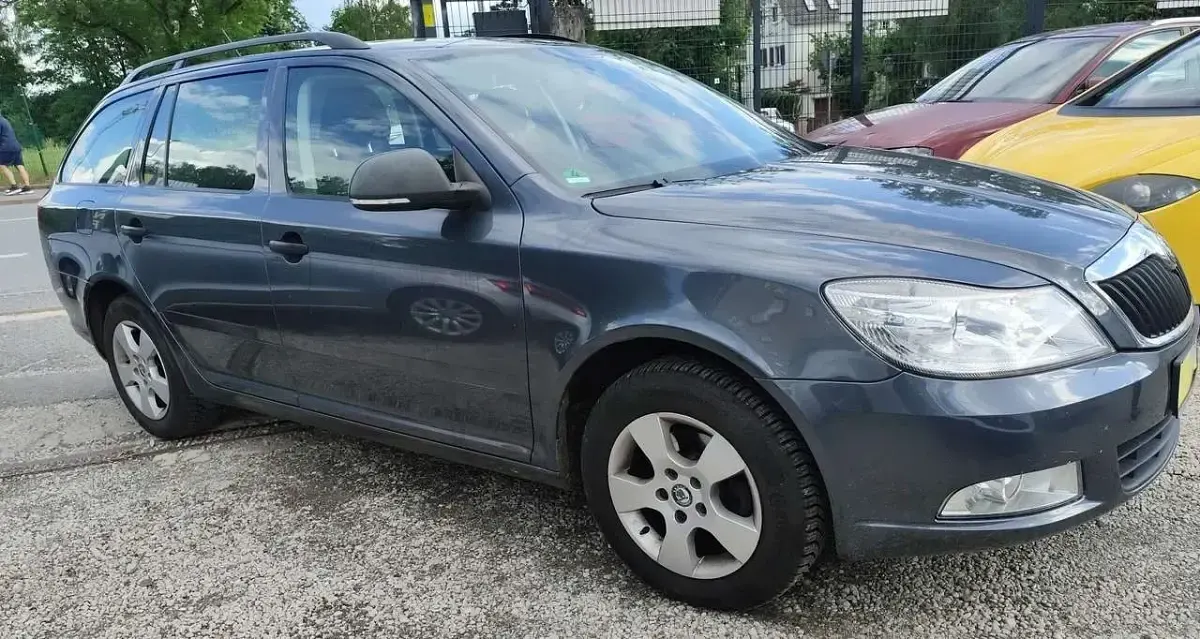 Gebraucht Skoda Octavia 102 PS (75 kW) 2012 Grau Kombi