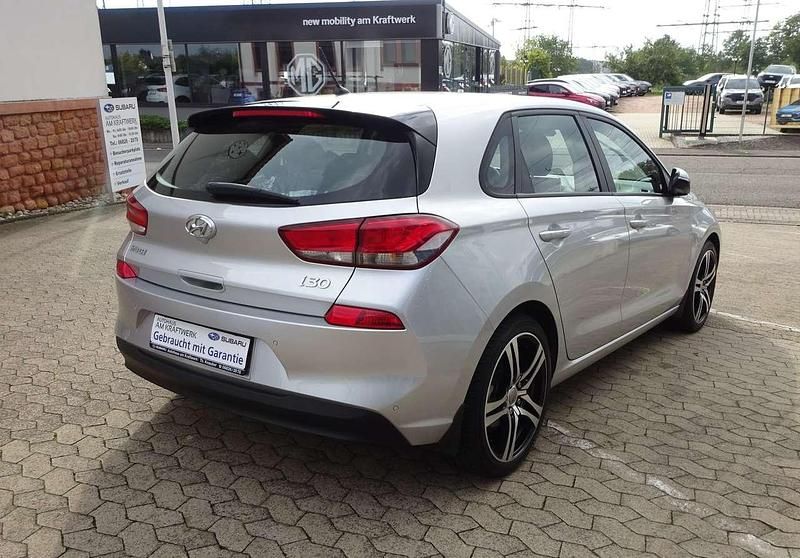 Gebraucht Hyundai i30 Pure 140 PS (102 kW) 2018 Platinum silver Kleinwagen