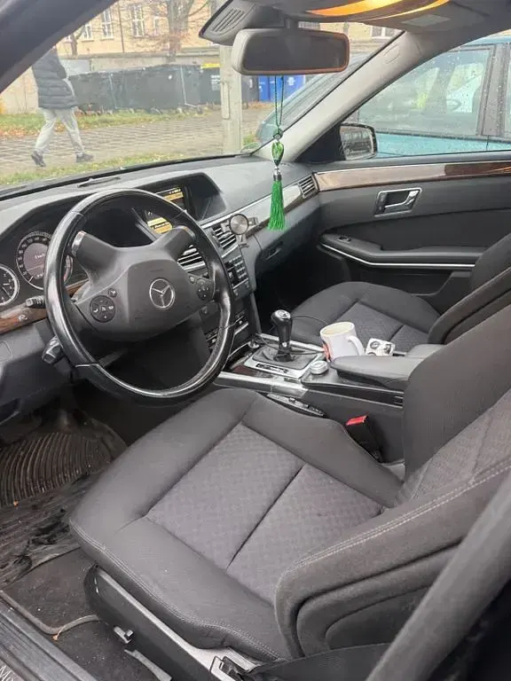 Gebraucht Mercedes E220 Elegance 170 PS (125 kW) 2010 Schwarz Limousine