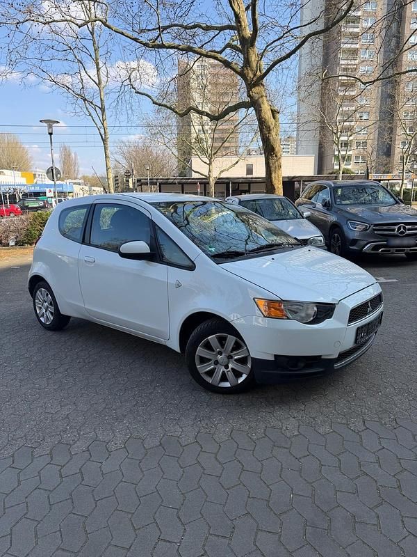Gebraucht Mitsubishi Colt 75 PS (55 kW) 2011 Weiß Kleinwagen