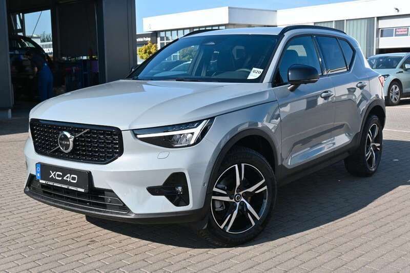 Grau Gebraucht 2024 Volvo XC40 Plus SUV | 45.490 € (Teuer) - Bild 1/4