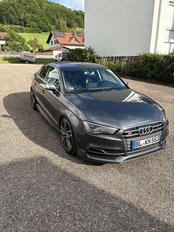 Grau Gebraucht 2015 Audi S3 Ambiente Limousine | 20.000 € (Fairer Preis) - Bild 1/4