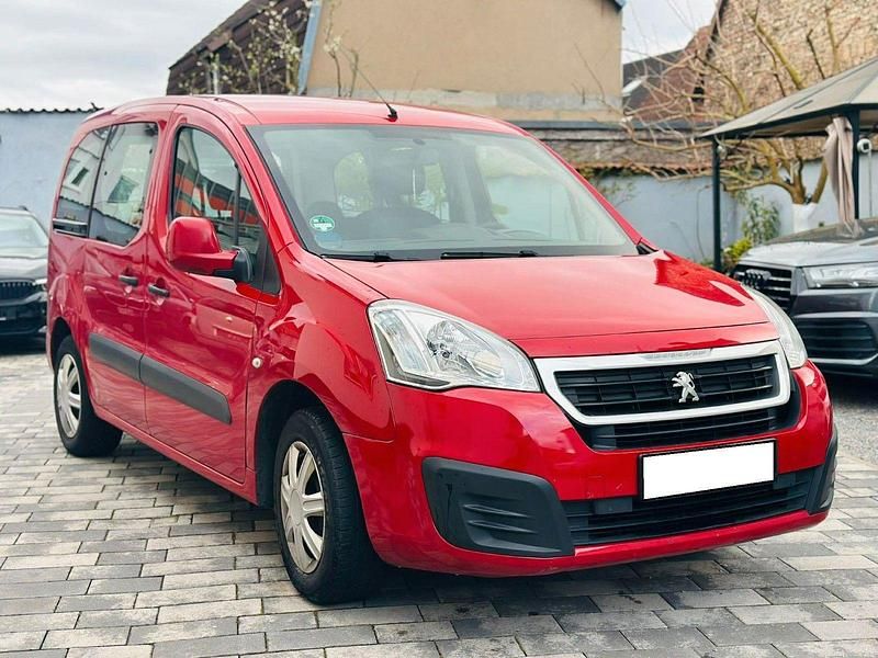 Gebraucht Peugeot TePee Active 99 PS (72 kW) 2016 Rot Kombi