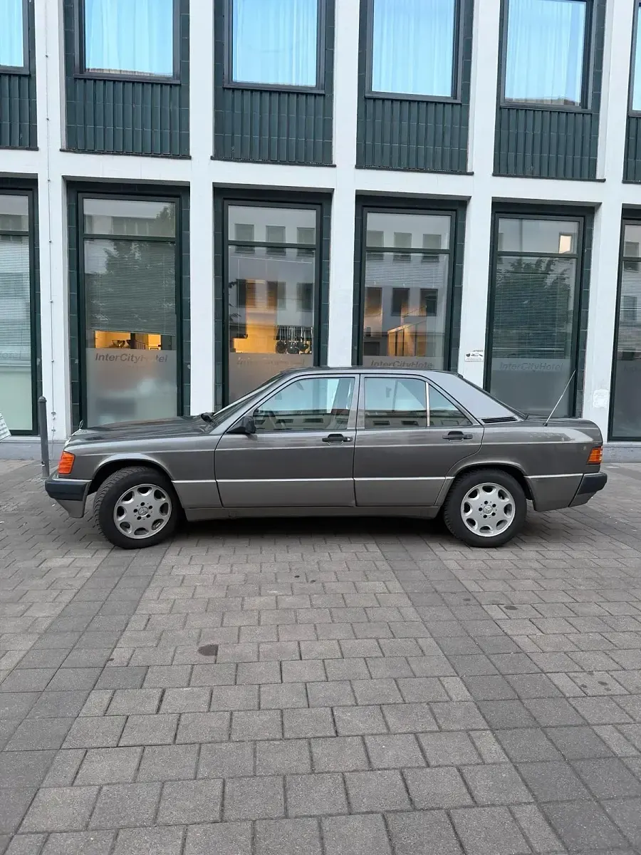 Gebraucht Mercedes 190 109 PS (80 kW) 1990 Grau Limousine