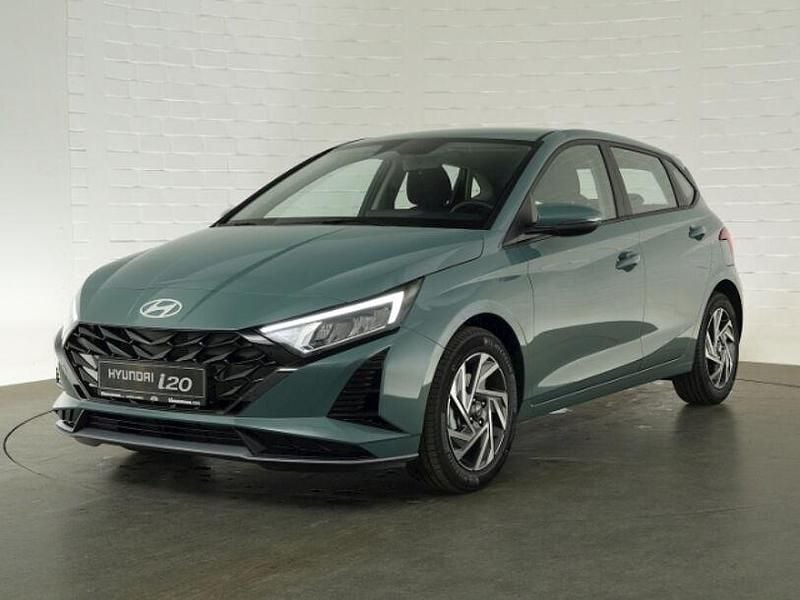 Gebraucht Hyundai i20 Trend 101 PS (74 kW) 2025 Mangrove green Kleinwagen