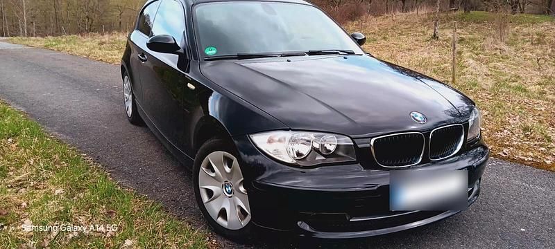 Gebraucht BMW 116 122 PS (89 kW) 2009 Schwarz Kleinwagen