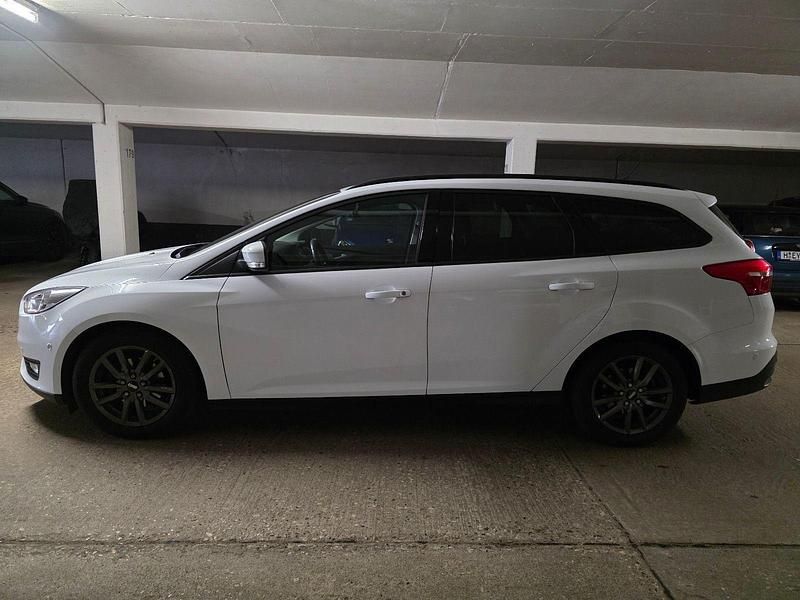 Gebraucht Ford Focus 105 PS (77 kW) 2018 Weiß Kombi