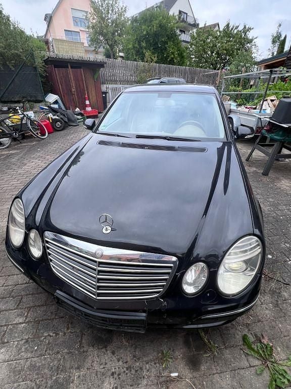 Schwarz Gebraucht 2006 Mercedes E280 Avantgarde Limousine | 2.000 € (Superpreis) - Bild 1/4