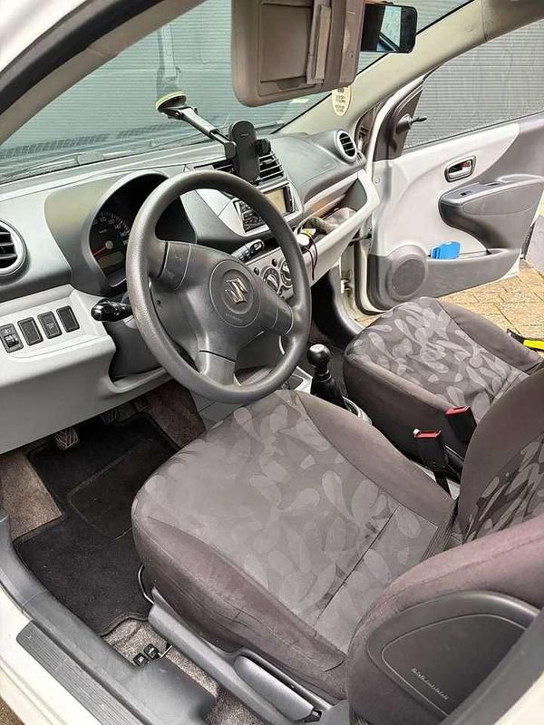 Gebraucht Suzuki Alto Basic 68 PS (50 kW) 2010 Weiß Kleinwagen