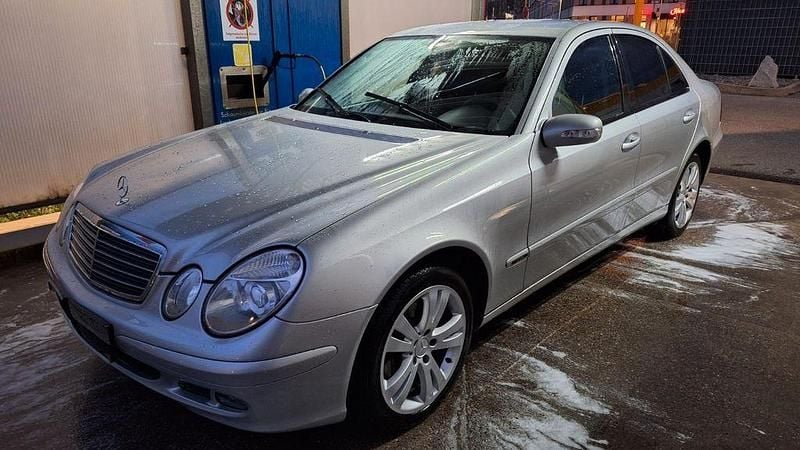 Gebraucht Mercedes E200 Classic 163 PS (119 kW) 2005 Silber Limousine