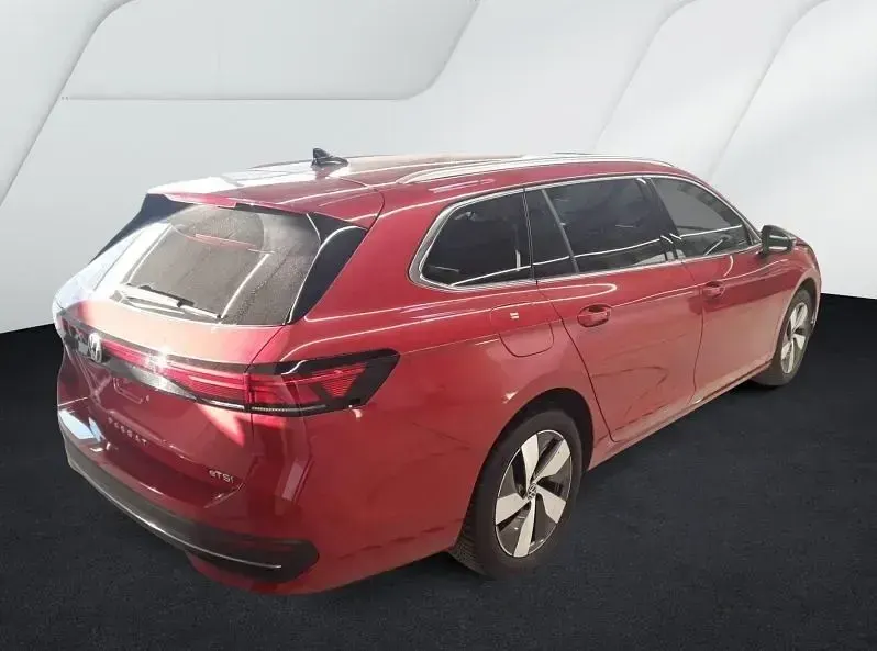 Gebraucht VW Passat Business 150 PS (110 kW) 2025 Chilirot (metallic) Kombi